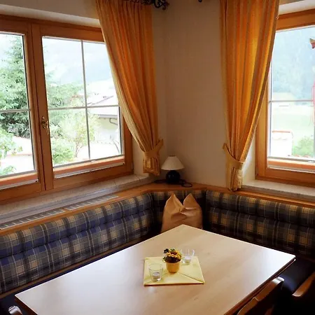 Appartementhaus Olympia Schloessl アパート ノイシュティフト・イム・シュトゥーバイタール